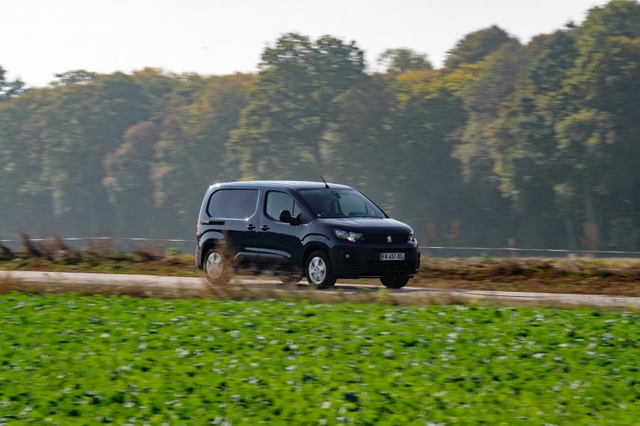  Peugeot Partner 2018 года  (WW) (фото 19 из 20)